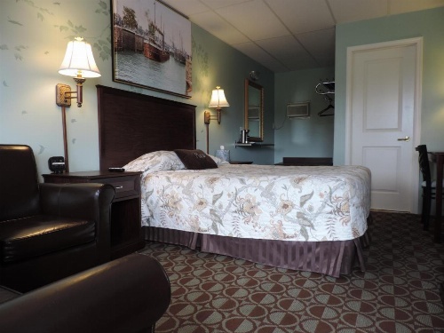 Plaza Motor Motel image 16