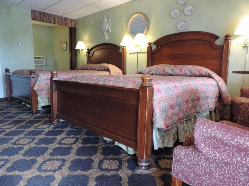 Plaza Motor Motel image 17